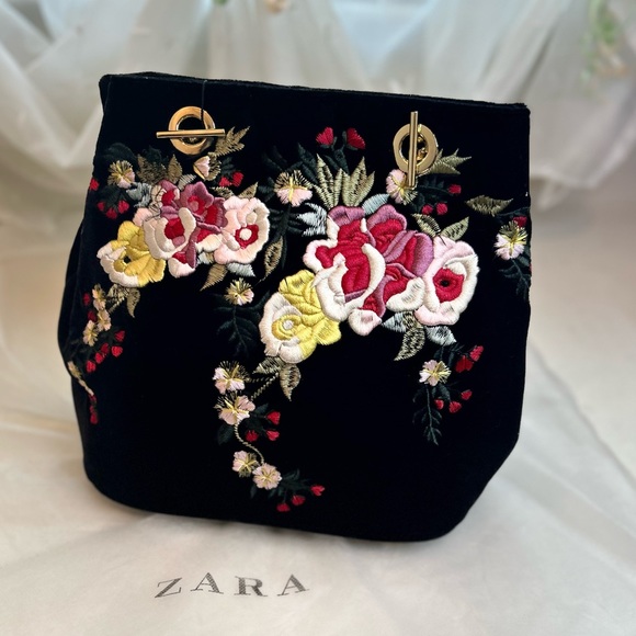 Zara Embroidered black velvet Bag - Picture 2 of 14